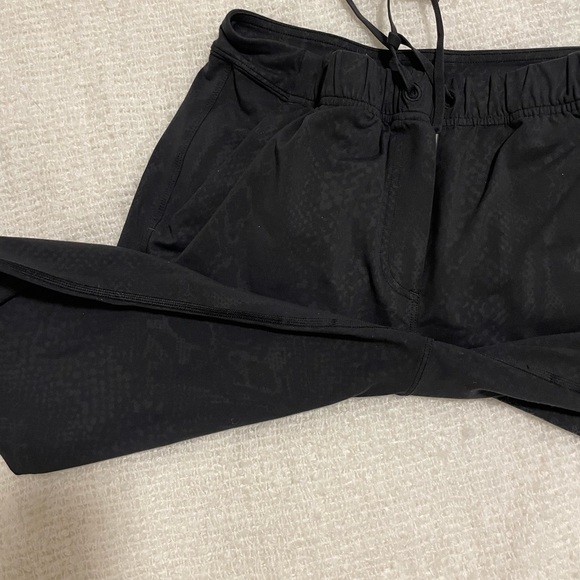 Size 4 LULU jogger “on the fly” - Picture 4 of 4